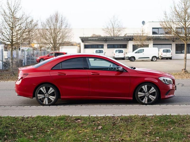 Gebraucht Mercedes CLA180 Urban 122 PS (89 kW) 2018 Rot Limousine