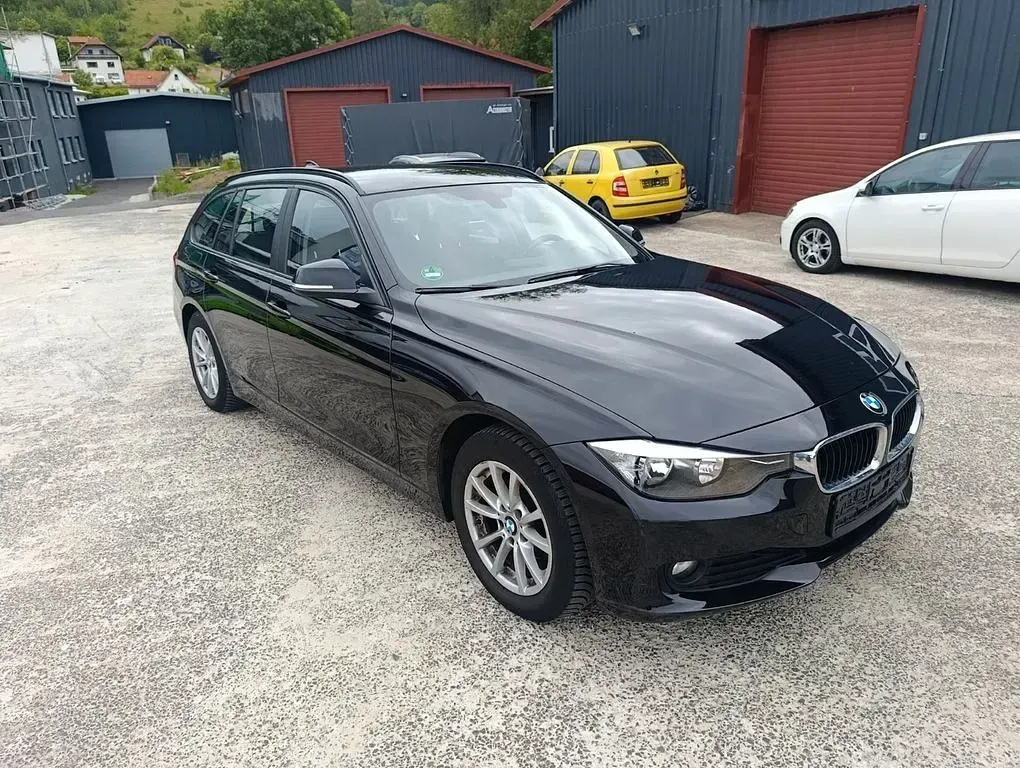 Gebraucht BMW 318 Comfort Edition 143 PS (105 kW) 2015 Schwarz Kombi