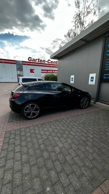Gebraucht Opel Astra GTC Edition 179 PS (131 kW) 2012 Schwarz Limousine