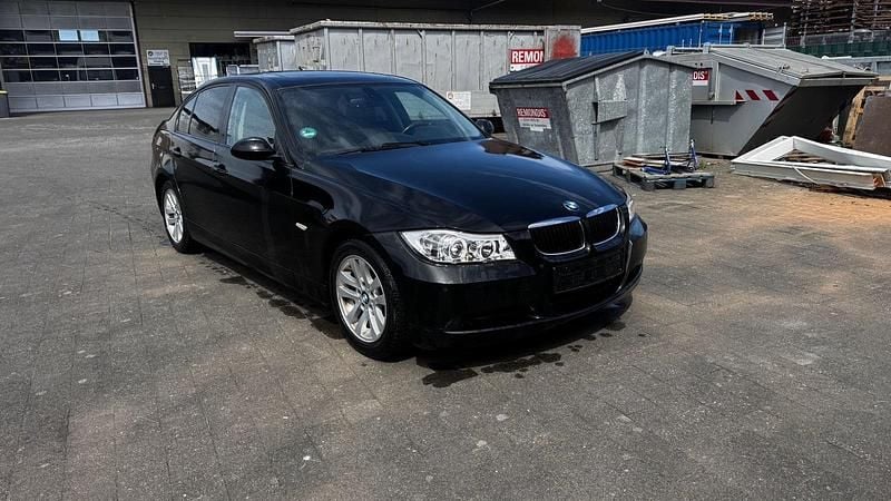 Second-hand BMW 320 150 CP (110 kW) 2007 Negru Berlinǎ