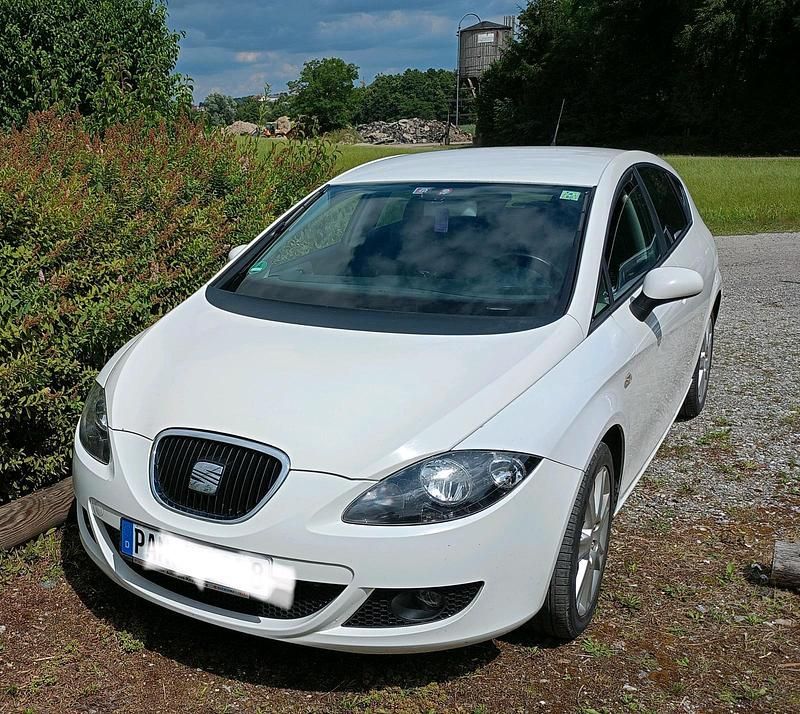 Weiß Gebraucht 2009 Seat Leon Kleinwagen | 2.200 € (Guter Preis) - Bild 1/4