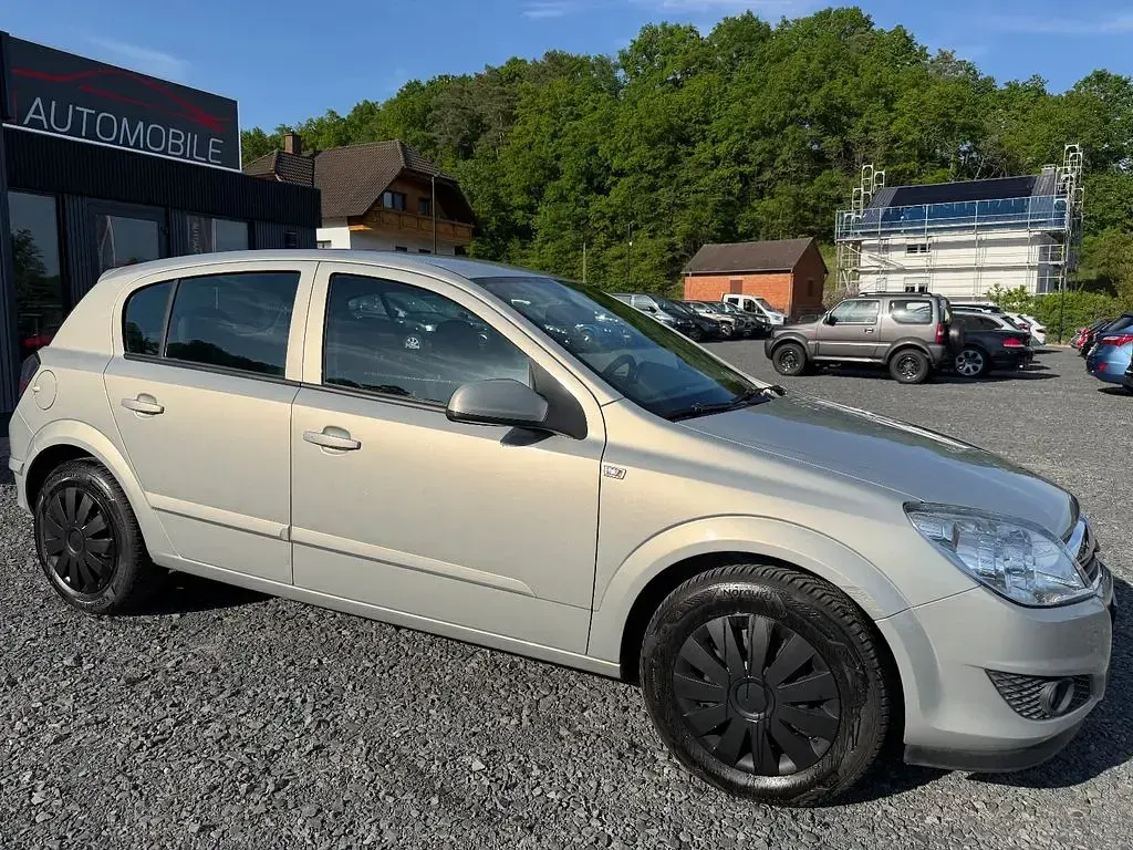 Gebraucht Opel Astra Edition 105 PS (77 kW) 2007 Silber Limousine