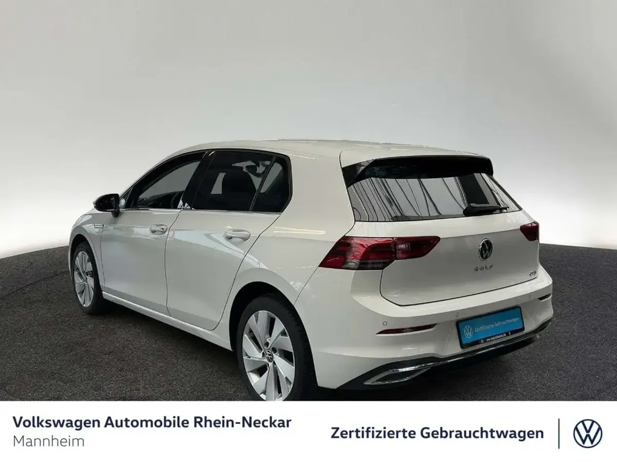 Gebraucht VW Golf VIII Style 131 PS (96 kW) 2024 Pure white Limousine