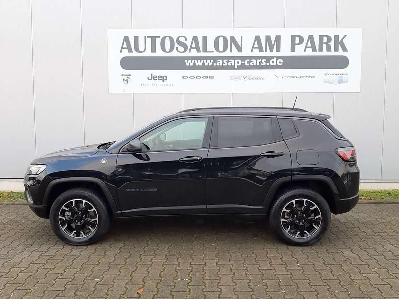 Gebraucht Jeep Compass Trailhawk 241 PS (177 kW) 2021 Carbon black SUV