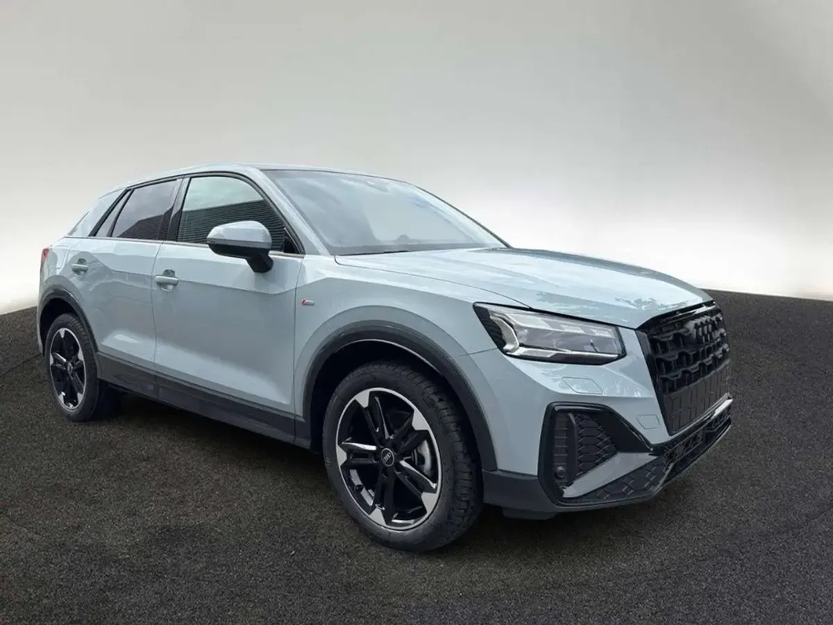 Neu Audi Q2 S-Line 150 PS (110 kW) 2026 Grau SUV