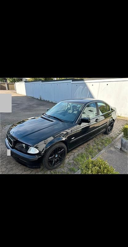 Schwarz Gebraucht 2001 BMW 325 Limousine | 5.000 € (Guter Preis) - Bild 1/4