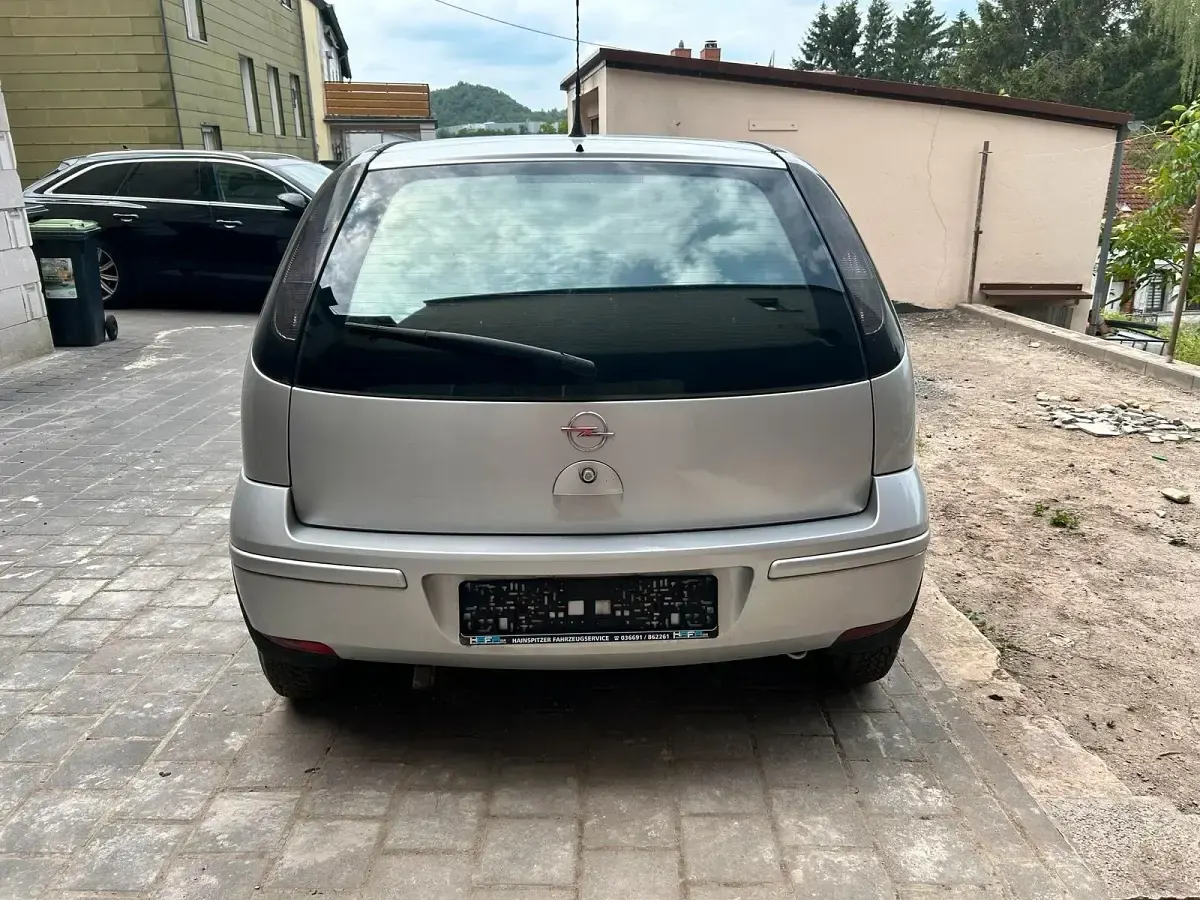 Gebraucht Opel Corsa 80 PS (58 kW) 2004 Silber Kleinwagen