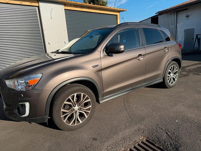 Braun Gebraucht 2015 Mitsubishi ASX Diamant Edition SUV | 9.800 € (Guter Preis) - Bild 1/4