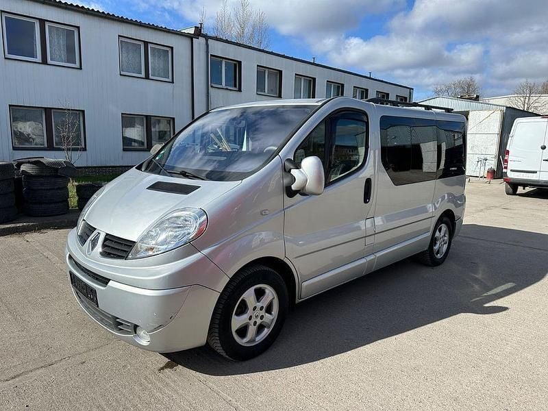 Gebraucht Renault Trafic 145 PS (106 kW) 2009 Silber Van / Kleinbus