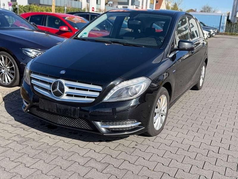 Gebraucht Mercedes B180 109 PS (80 kW) 2012 Kosmosschwarz  metalliclack Van / Kleinbus