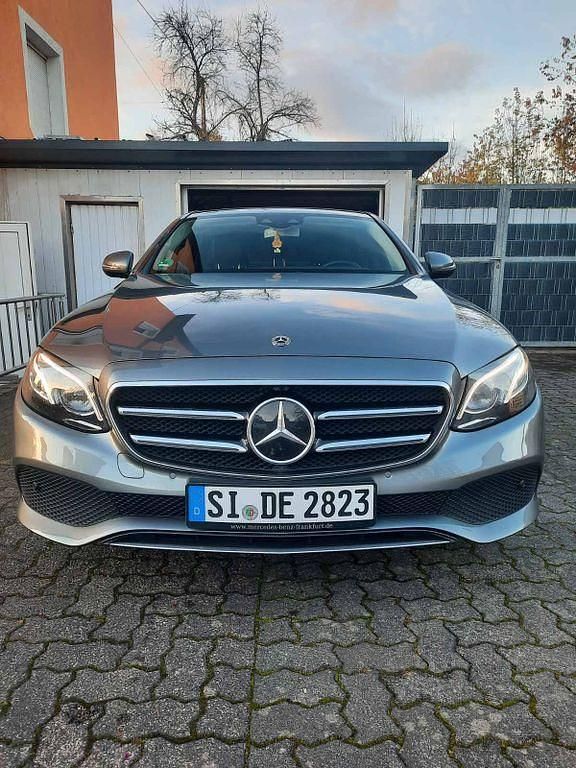 Gebraucht Mercedes E220 194 PS (142 kW) 2019 Grau Limousine
