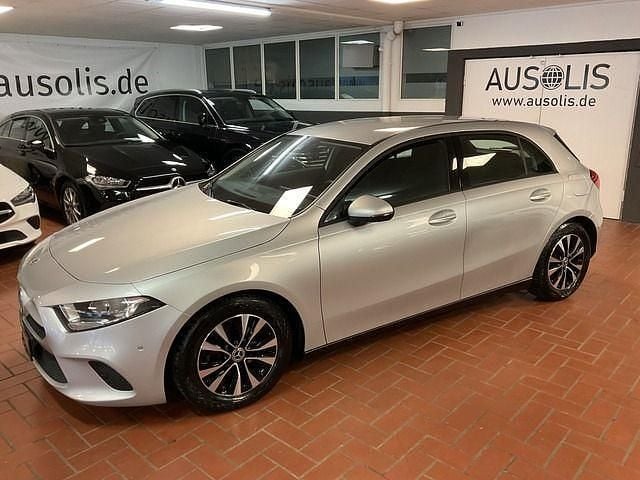 Gebraucht Mercedes A180 Business 136 PS (100 kW) 2021 Iridiumsilber metallic Limousine