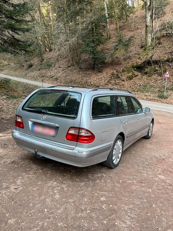 Gebraucht Mercedes E430 278 PS (204 kW) 1999 Silber Limousine
