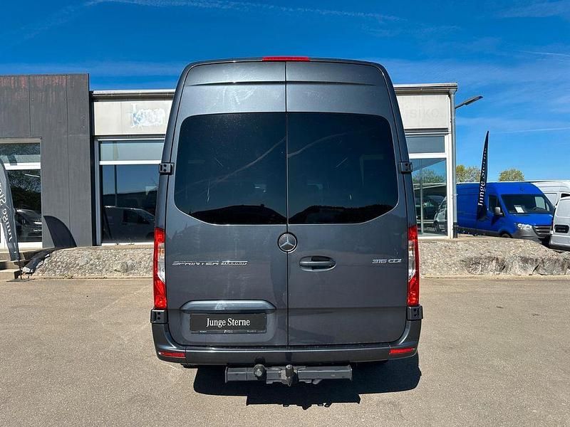 Używany Mercedes Sprinter 163 KM (119 kW) 2018 Szary Van
