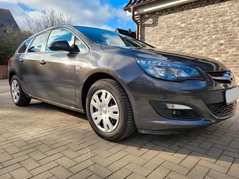 Grau Gebraucht 2016 Opel Astra Eco Kombi | 4.750 € (Guter Preis) - Bild 1/4
