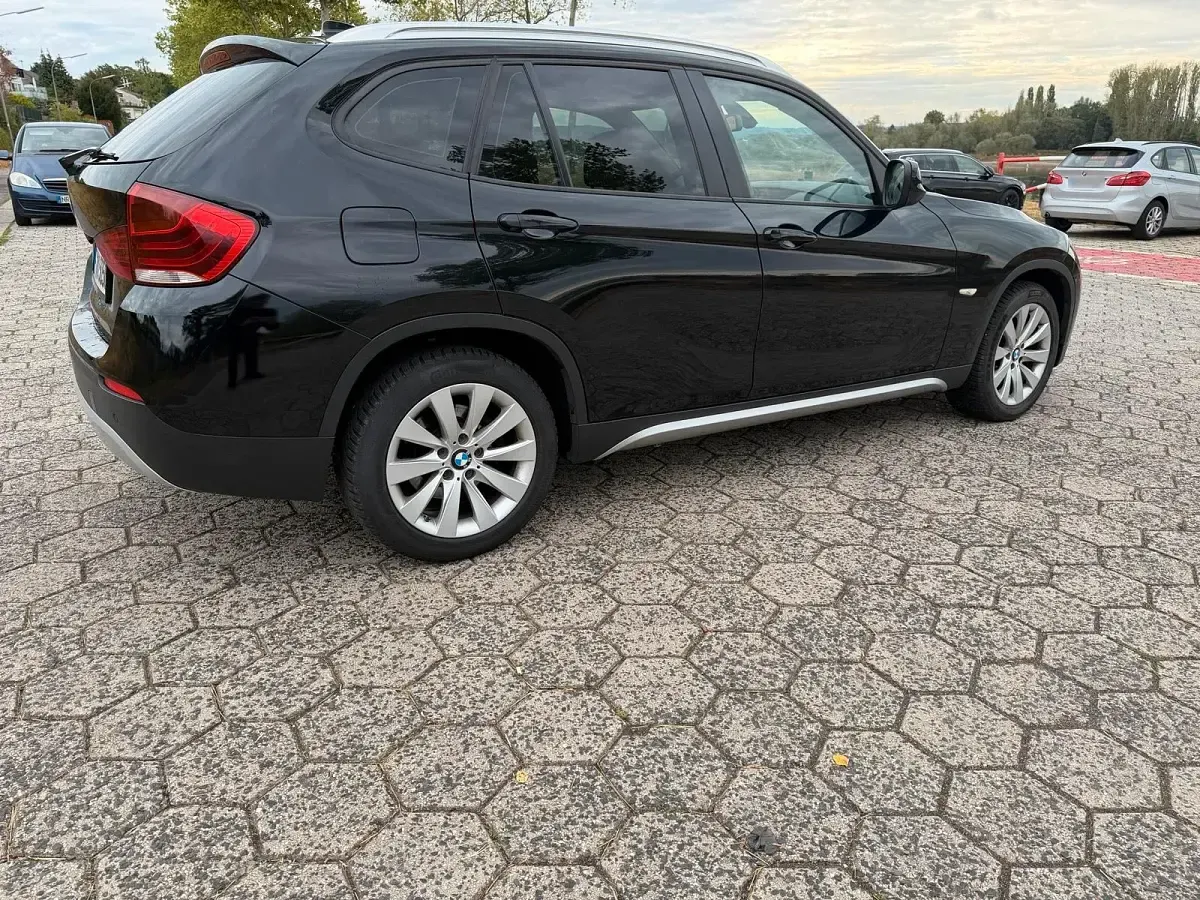 Gebraucht BMW X1 143 PS (105 kW) 2011 Schwarz SUV
