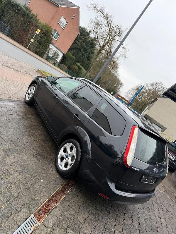 Schwarz Gebraucht 2010 Ford Focus Kombi | 1.800 € (Guter Preis) - Bild 1/4