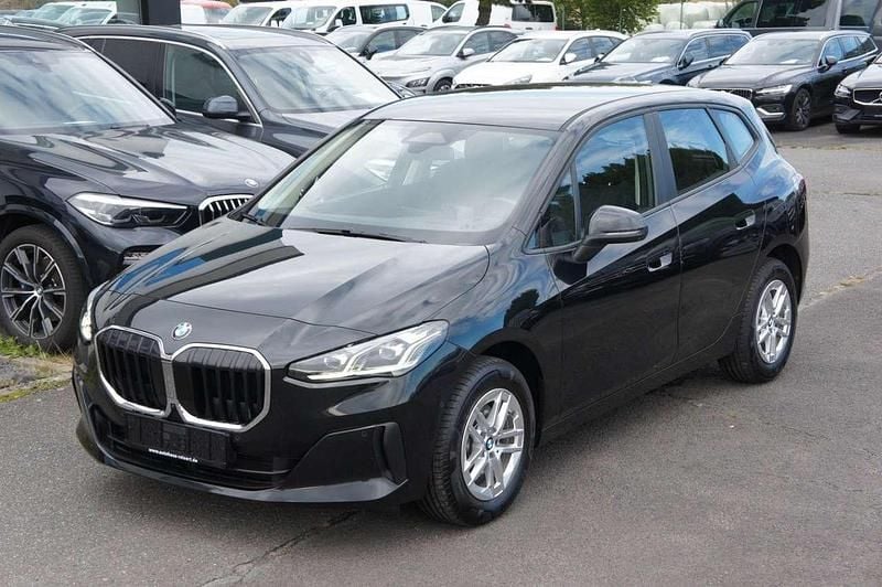 Saphirschwarz Gebraucht 2022 BMW 218 Van / Kleinbus | 26.999 € (Fairer Preis) - Bild 1/4