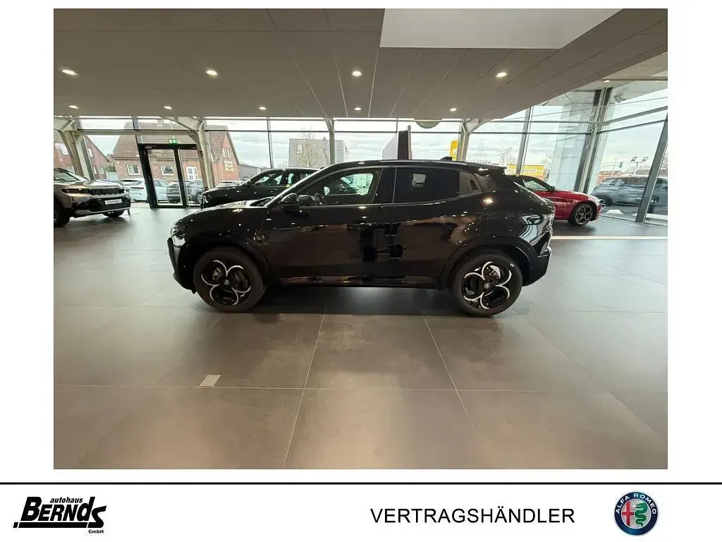 Neu Alfa Romeo Junior Ti 136 PS (100 kW) 2026 Schwarz SUV