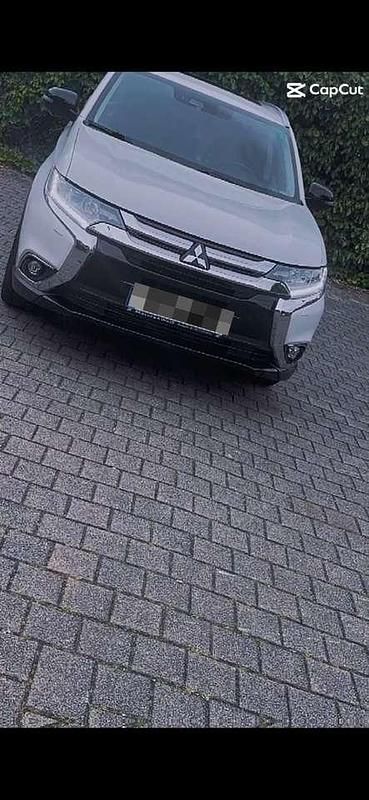 Gebraucht Mitsubishi Outlander Plus 204 PS (150 kW) 2016 Weiß SUV