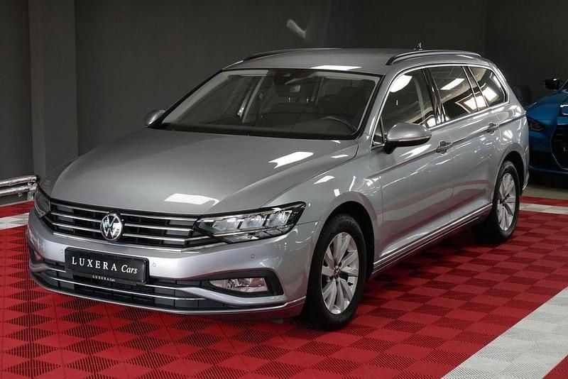 Silber Gebraucht 2021 VW Passat Business Kombi | 18.990 € (Guter Preis) - Bild 1/4