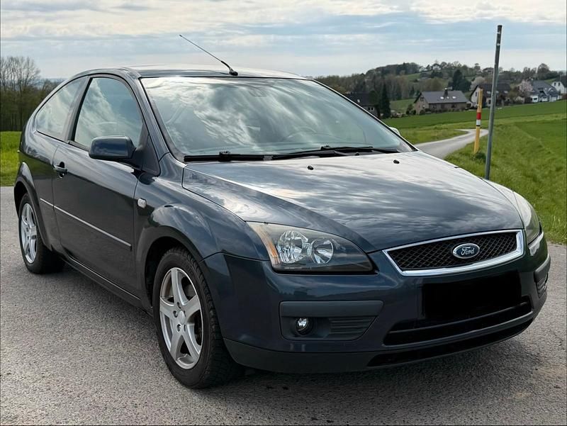 Gebraucht Ford Focus Titanium 100 PS (73 kW) 2007 Grau Coupé