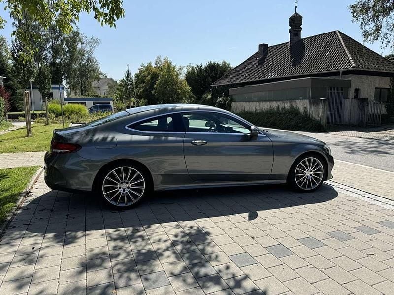 Grau Gebraucht 2016 Mercedes C200 AMG line Coupé | 26.500 € (Etwas zu teuer) - Bild 1/4
