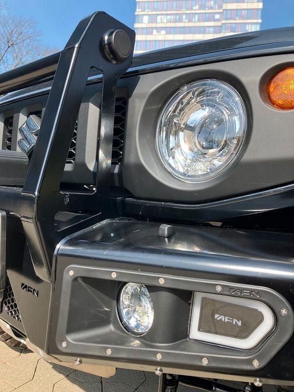 Schwarz Gebraucht 2022 Suzuki Jimny SUV | 31.000 € (Fairer Preis) - Bild 1/4