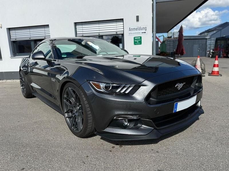 Grau Gebraucht 2016 Ford Mustang GT Coupé | 39.500 € (Fairer Preis) - Bild 1/4