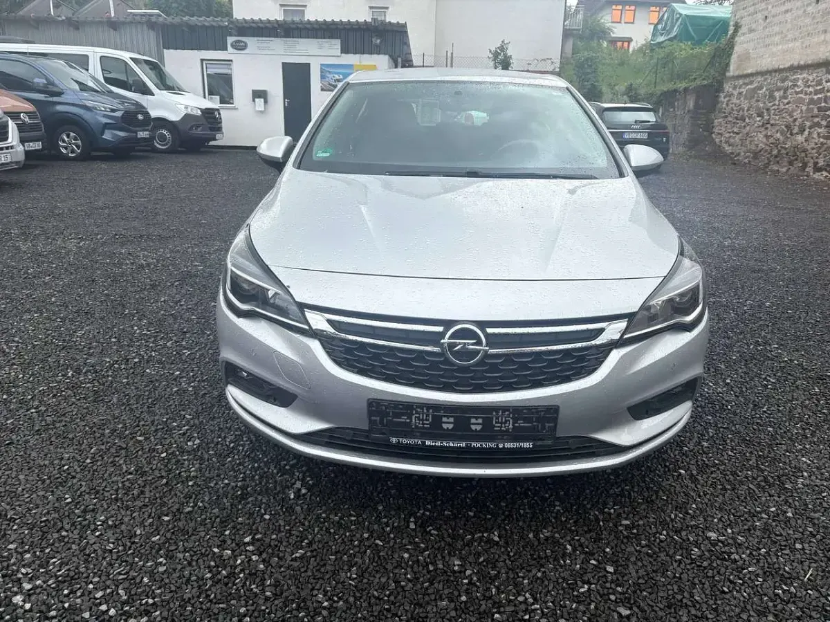 Gebraucht Opel Astra Edition 101 PS (74 kW) 2015 Silber metallic Kleinwagen