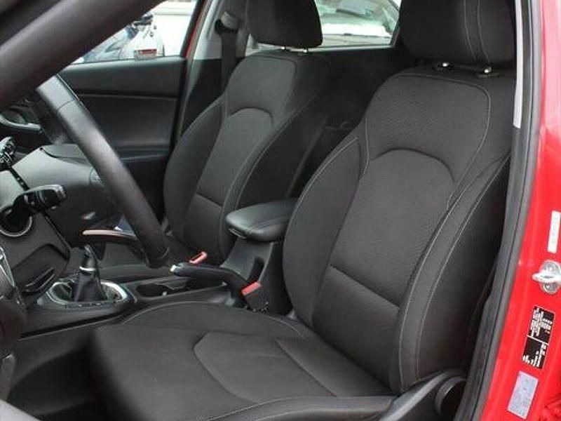 Gebraucht Hyundai i30 Intro Edition 140 PS (102 kW) 2018 Rot Limousine