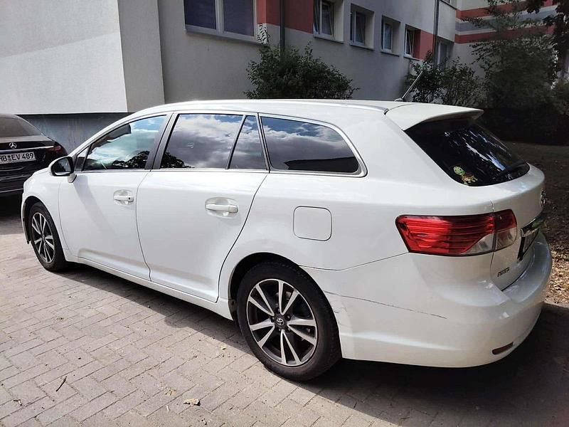 Gebraucht Toyota Avensis 151 PS (111 kW) 2014 Weiß Kombi