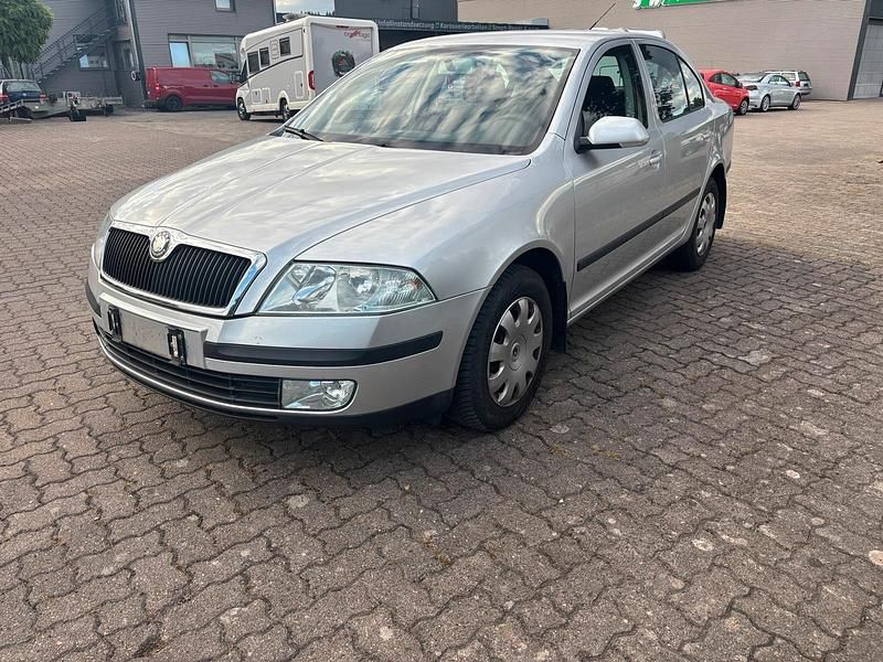 Silber Gebraucht 2006 Skoda Octavia Limousine | 2.150 € (Teuer) - Bild 1/4