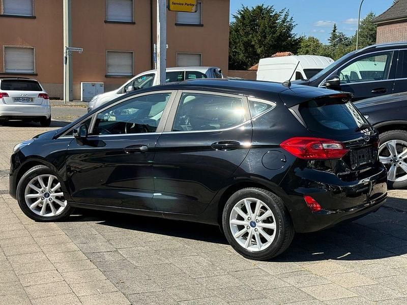 Gebraucht Ford Fiesta Titanium 101 PS (74 kW) 2017 Schwarz Kleinwagen