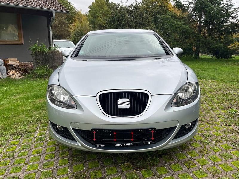 Silber Gebraucht 2007 Seat Leon Comfort Limousine | 1.899 € (Superpreis) - Bild 1/4