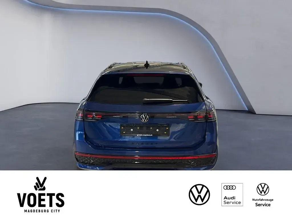 Gebraucht VW Passat R-line 177 PS (130 kW) 2026 Blau Kombi