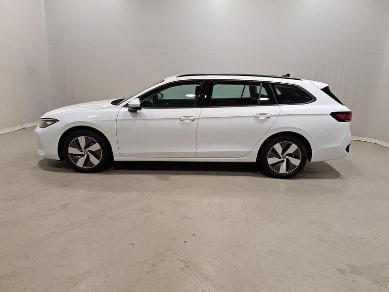 Gebraucht VW Passat 150 PS (110 kW) 2024 Pure white Kombi