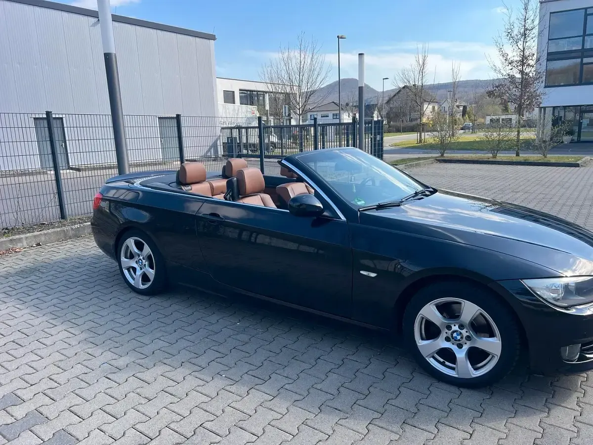 Gebraucht BMW 320 Cabriolet 177 PS (130 kW) 2010 Schwarz Cabrio