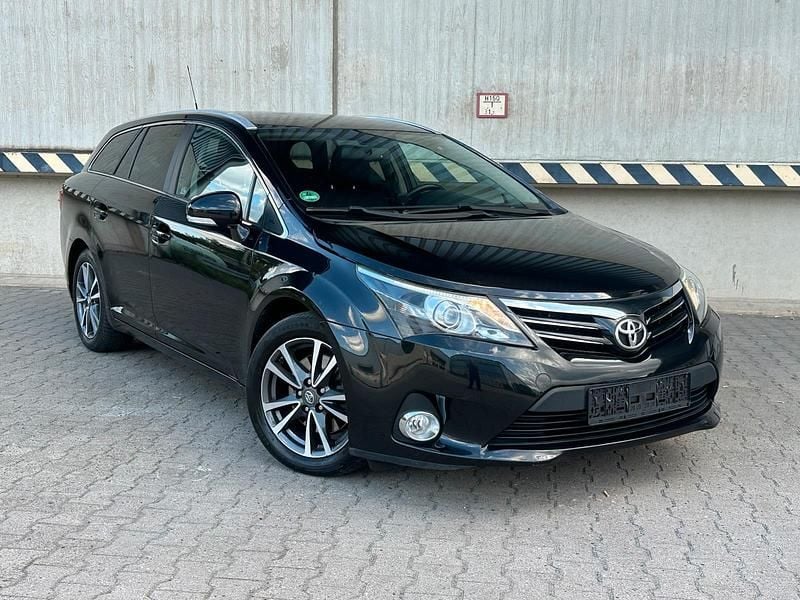 Schwarz Gebraucht 2014 Toyota Avensis Edition Kombi | 7.990 € (Guter Preis) - Bild 1/4