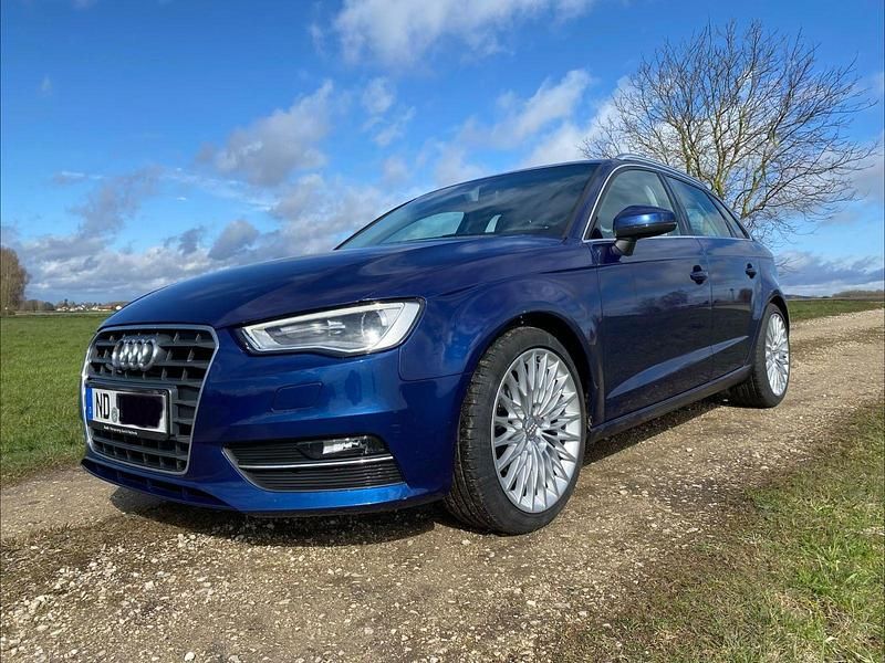 Gebraucht Audi A3 Ambition 125 PS (91 kW) 2015 Blau Limousine