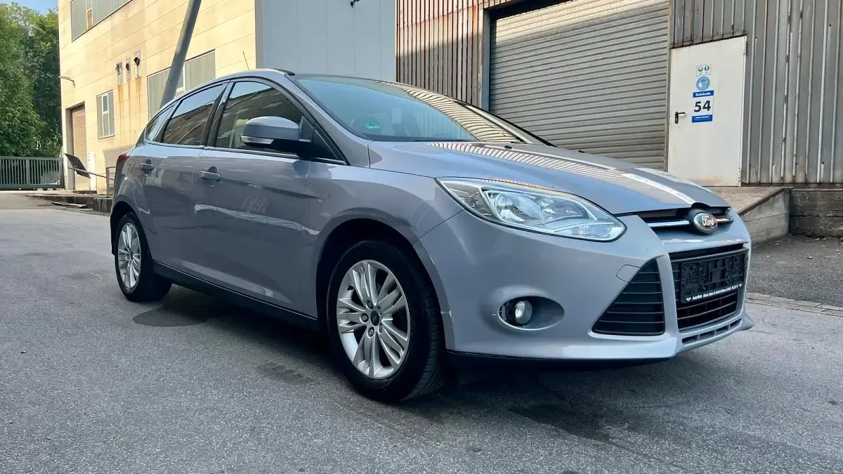 Gebraucht Ford Focus 2011 Blau Kleinwagen
