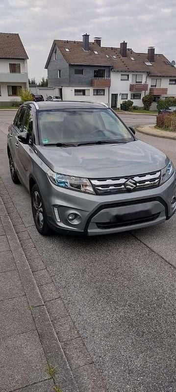 Silber Gebraucht 2016 Suzuki Vitara Comfort+ SUV | 8.600 € (Superpreis) - Bild 1/4