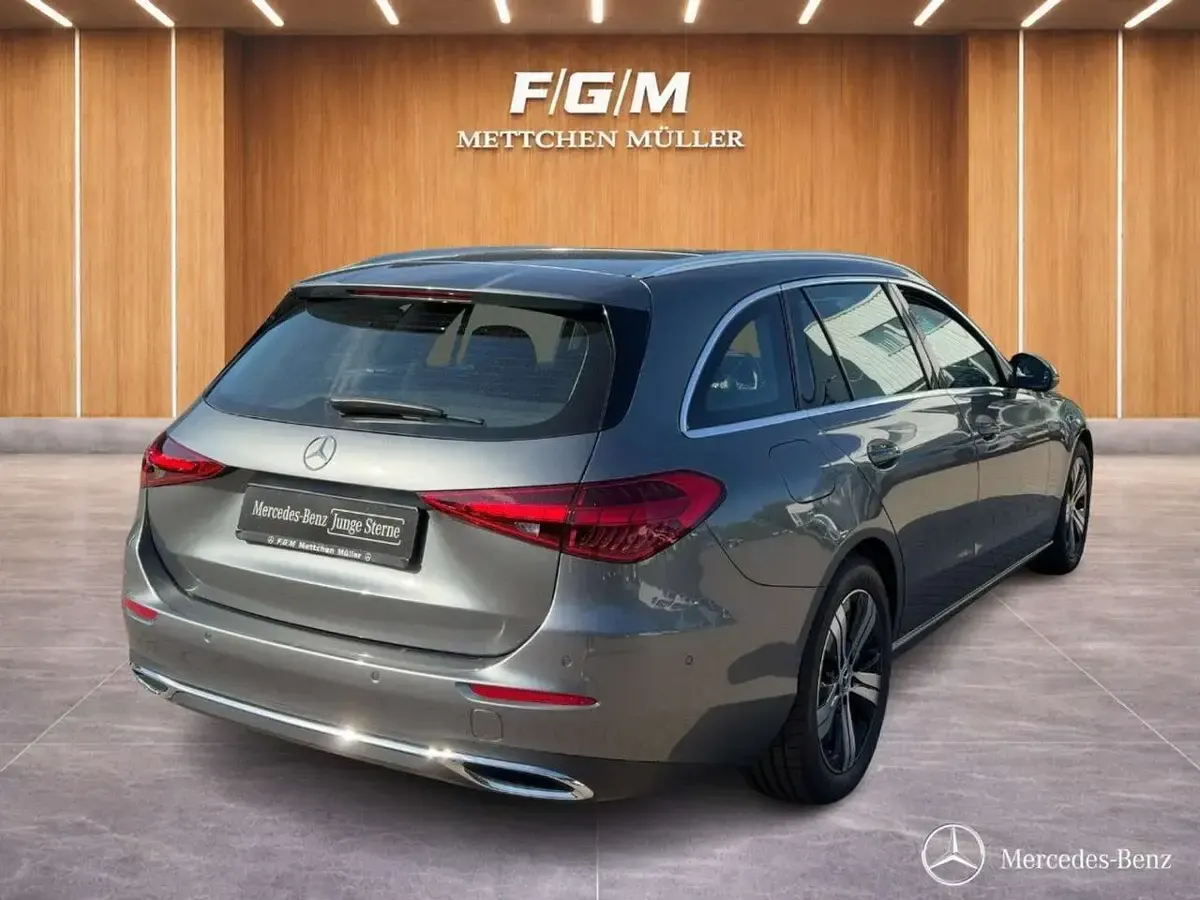 Gebraucht Mercedes C220 Avantgarde 197 PS (144 kW) 2025 Lack selenitgrau Kombi