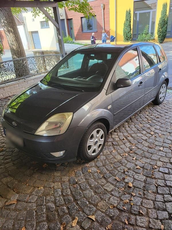 Grau Gebraucht 2005 Ford Fiesta Kleinwagen | 1.500 € (Guter Preis) - Bild 1/2