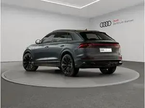 Neu Audi Q8 489 PS (359 kW) 2026 Grau (daytonagrau perleffekt) SUV