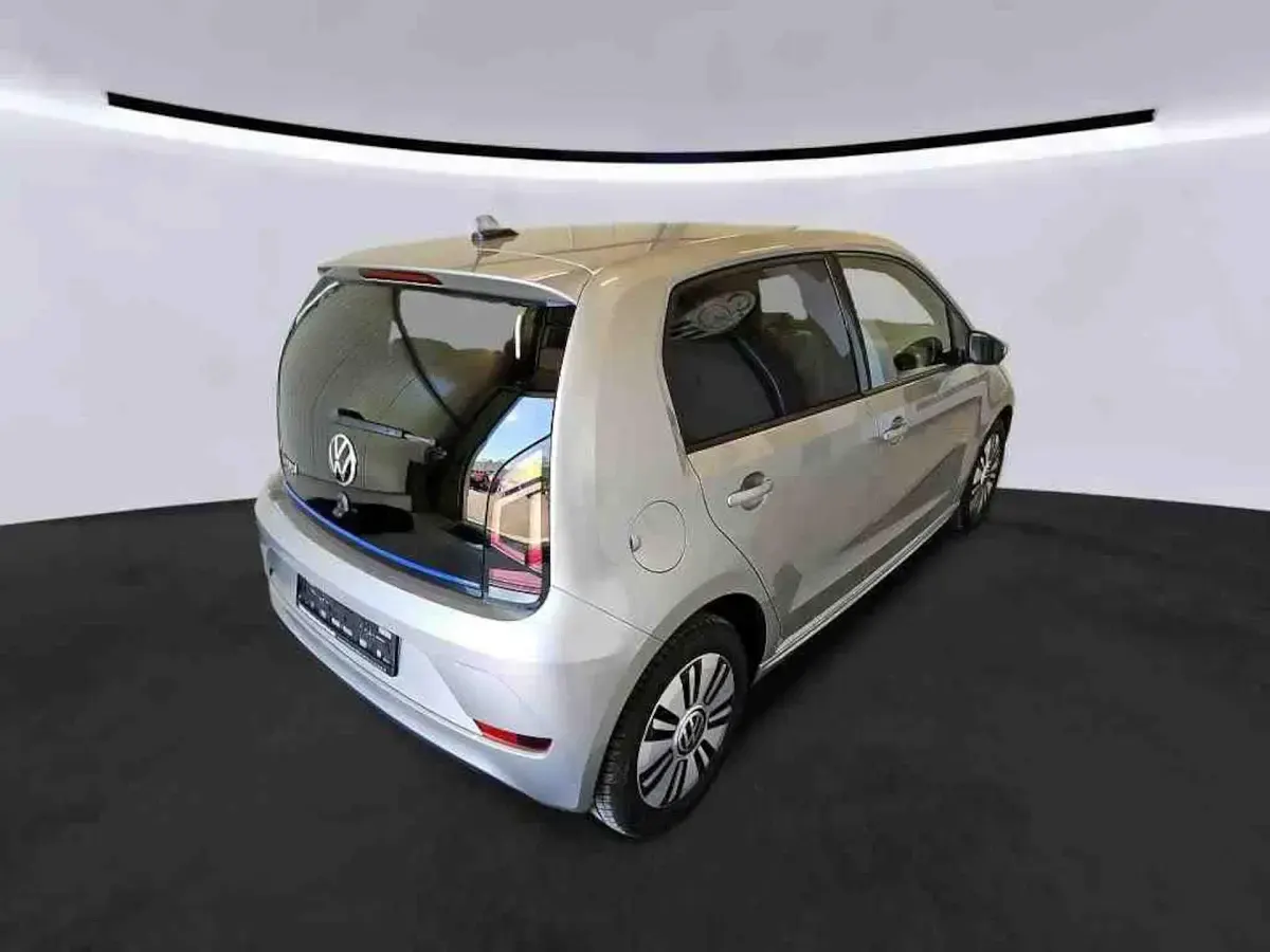 Używany VW e-up! Style 61 kW (83 KM) 2022 Srebrny Hatchback