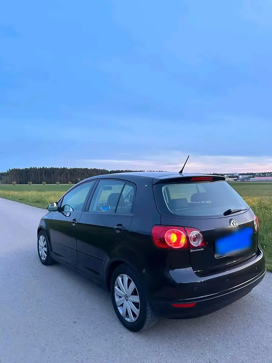 Second-hand VW Golf V 140 CP (102 kW) 2007 Negru Break