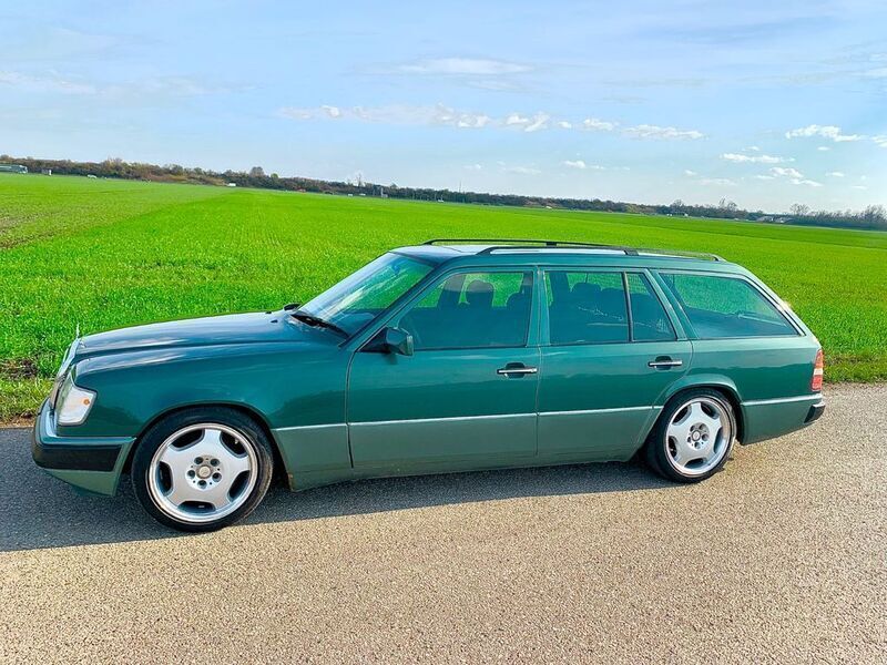 Grün Gebraucht 1993 Mercedes E220 Kombi | 10.000 € - Bild 1/4