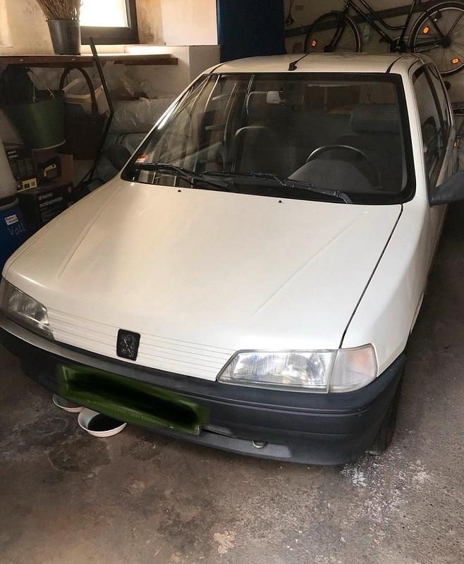 Weiß Gebraucht 1995 Peugeot 106 Kleinwagen | 2.100 € - Bild 1/4