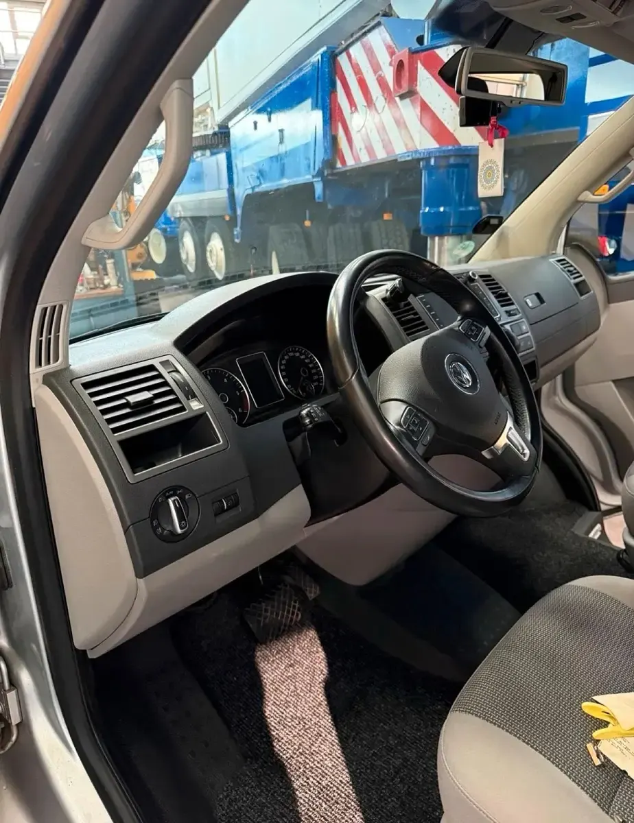 Gebraucht VW Caravelle 179 PS (131 kW) 2014 Silber Van